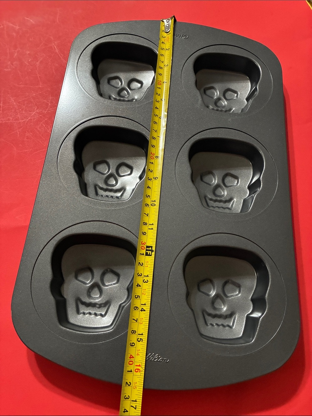 Wilton  SKULL  NOVELTY BAKING PAN/MOLDS - Picture 7 of 8